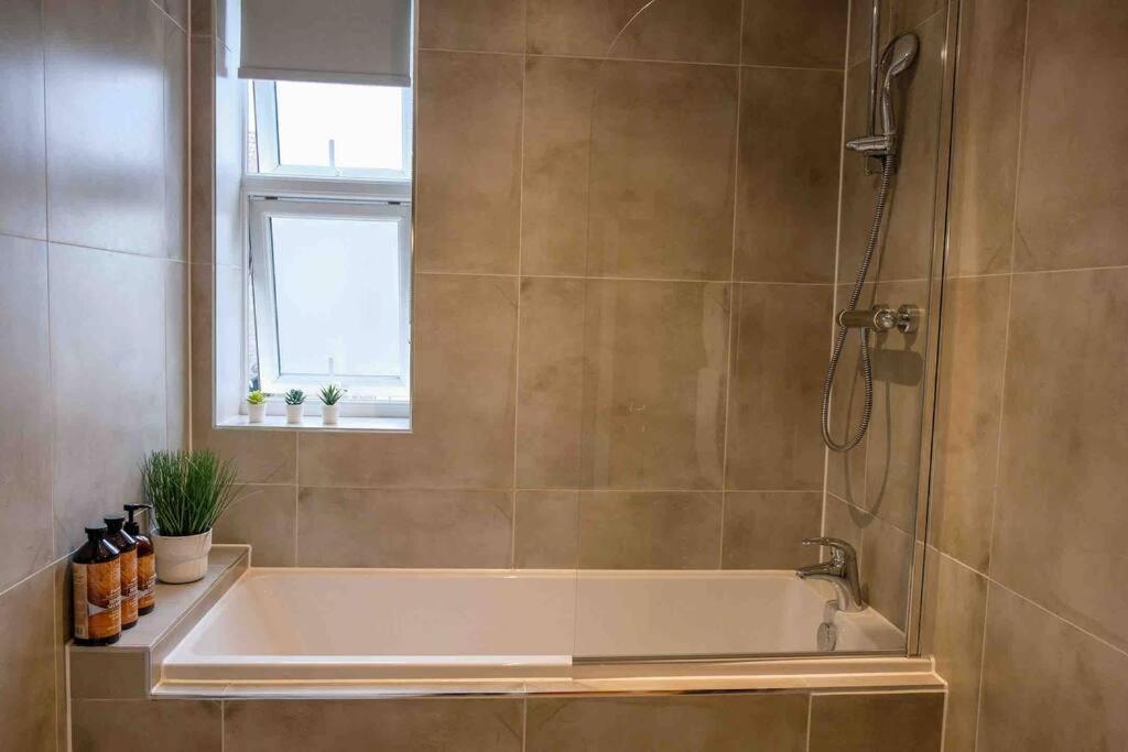 Garden Of Eden 1 Bedroom Flat In Fishponds Bristol Extérieur photo