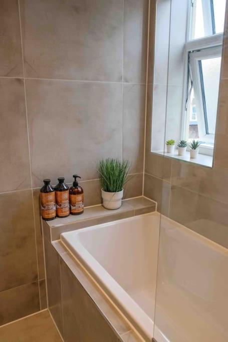 Garden Of Eden 1 Bedroom Flat In Fishponds Bristol Extérieur photo